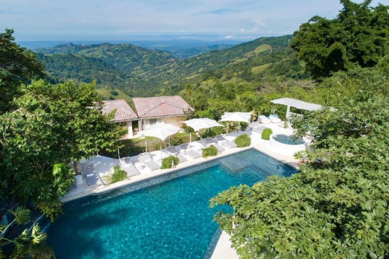 The-Retreat-Costa-Rica-Piscine-vue-Luxe-Wellness-Club